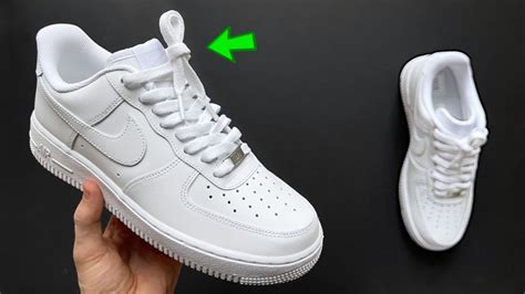 WIE MAN NIKE AIR FORCE 1 LOW SCHNÜRT (5 